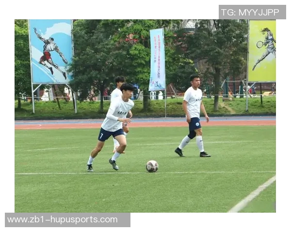 足球的魅力与精神：从绿茵场到心灵深处的探索与思考